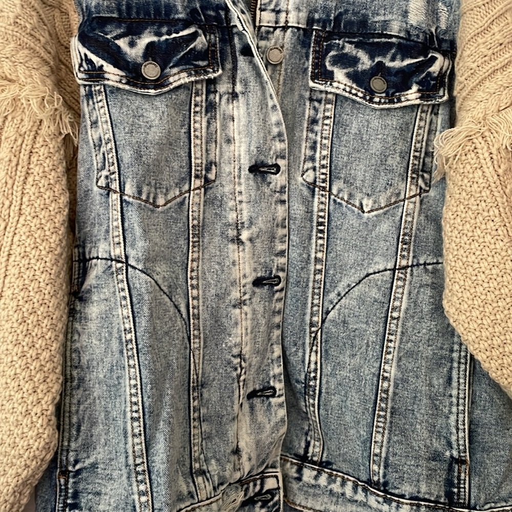 NWOT Blank NYC Large Distressed Denim Jean Jacket with Sweater Sleeves - Picture 5 of 10